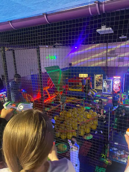 Max Adventures Kids Birthday Party Place 6