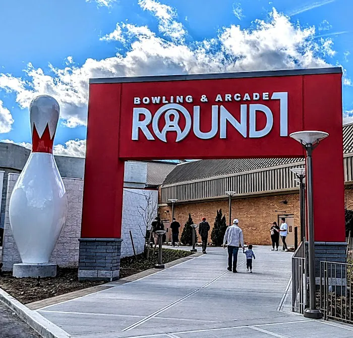 Round1 Bowling & Arcade Danbury Fair Mall 8
