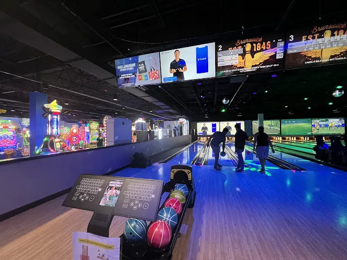 Round1 Bowling & Arcade Potomac Mills 4