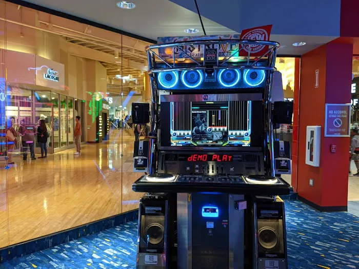 Round1 Bowling & Arcade Potomac Mills 1