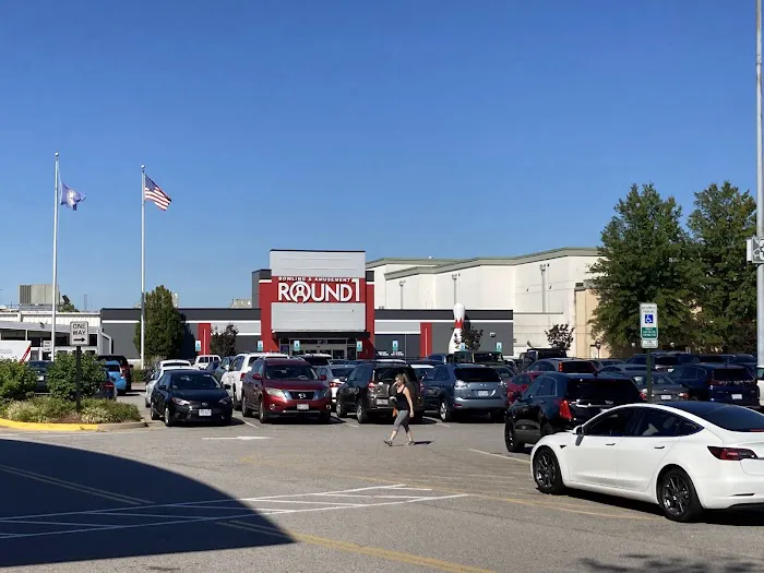 Round1 Bowling & Arcade Potomac Mills 7