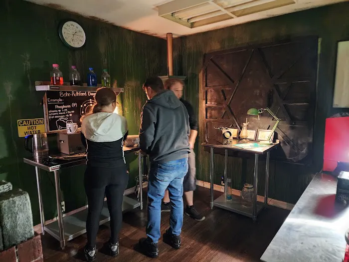 Escapism: Alien Zoo, Malice Manor & Funky Lab Escape Rooms 5