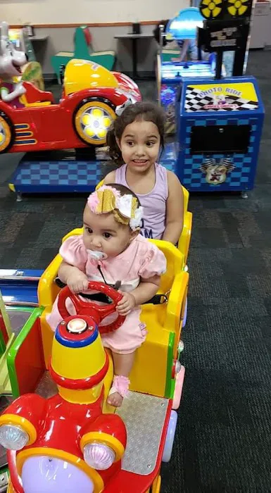 Chuck E. Cheese 0
