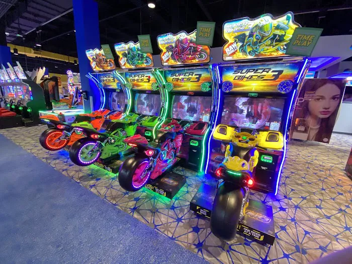 Round1 Bowling & Arcade Holyoke Mall 6