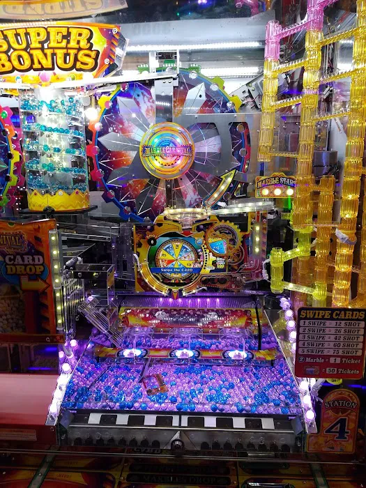 Round1 Bowling & Arcade Holyoke Mall 8