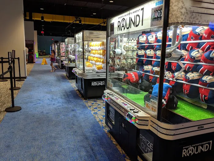 Round1 Bowling & Arcade Holyoke Mall 4