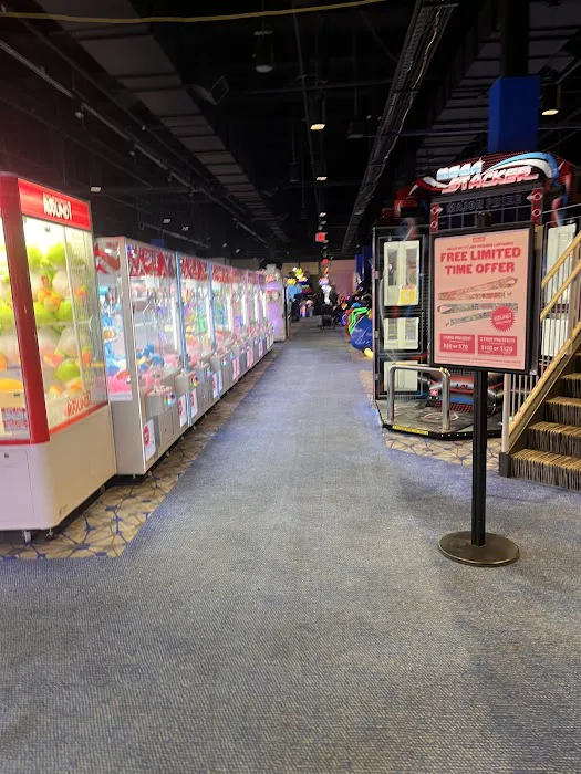 Round1 Bowling & Arcade Holyoke Mall 3