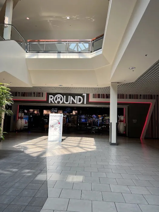Round1 Bowling & Arcade North Riverside Park Mall 4