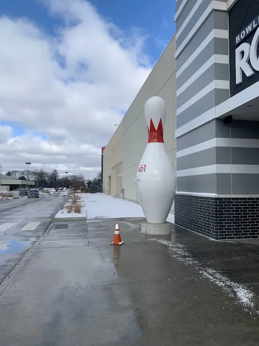 Round1 Bowling & Arcade North Riverside Park Mall 2