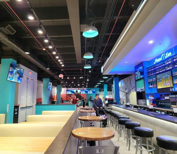 Round1 Bowling & Arcade North Riverside Park Mall 6