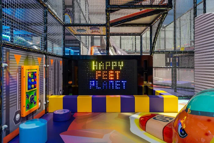 Happy Feet Planet Clayton 8
