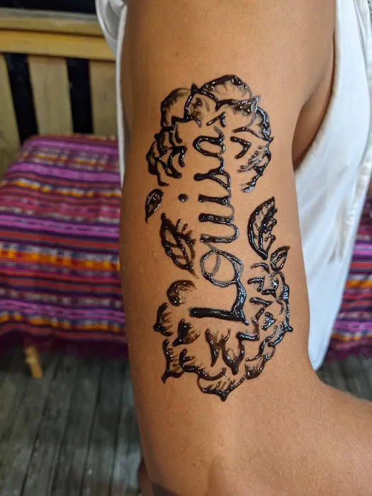 Harry & Arty's Candy and Henna 1