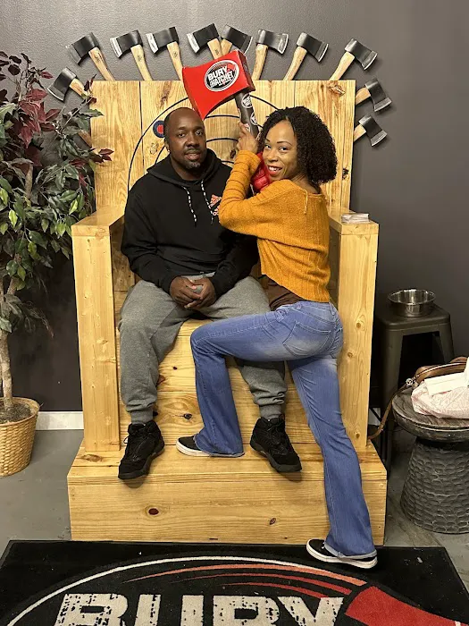 Bury the Hatchet Atlanta - Axe Throwing 4