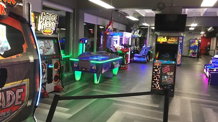 The Hub Trampoline & Axe Throwing 5