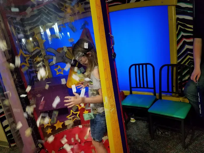 Chuck E. Cheese 0
