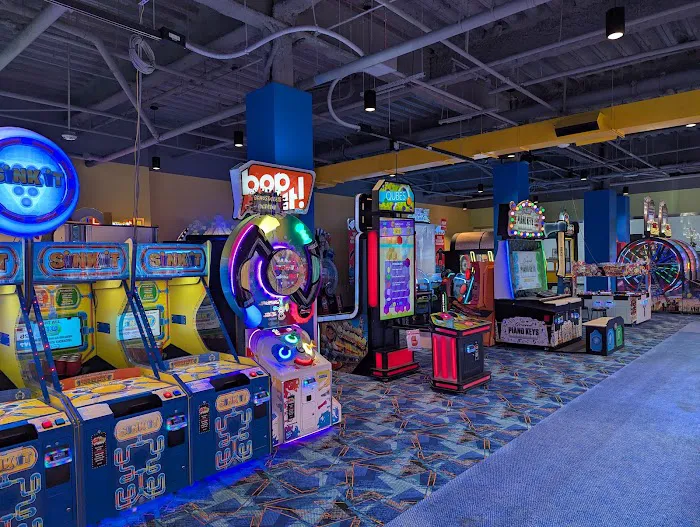 Round1 Bowling & Arcade Westfield Plaza Bonita 3