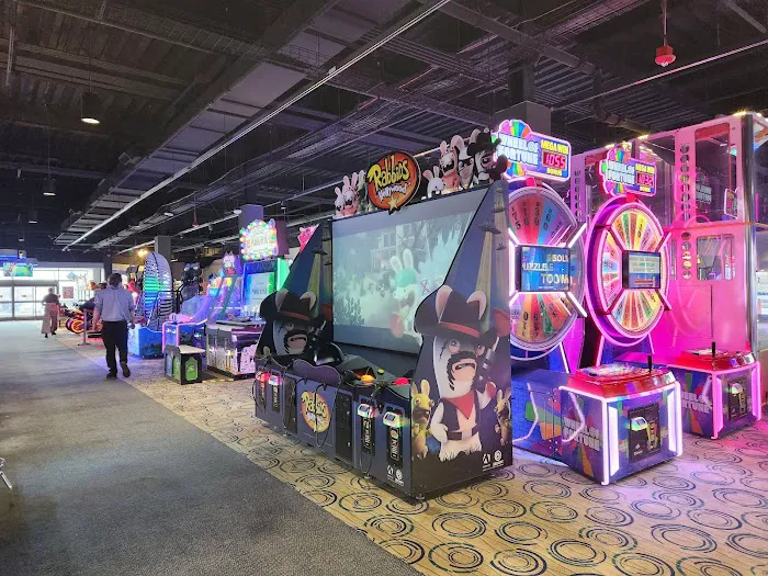 Round1 Bowling & Arcade 4