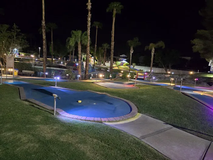 Boomers Palm Springs 9