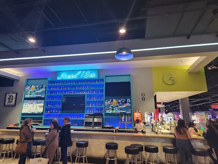 Round1 Bowling & Arcade Great Lakes Crossing Outlets 5