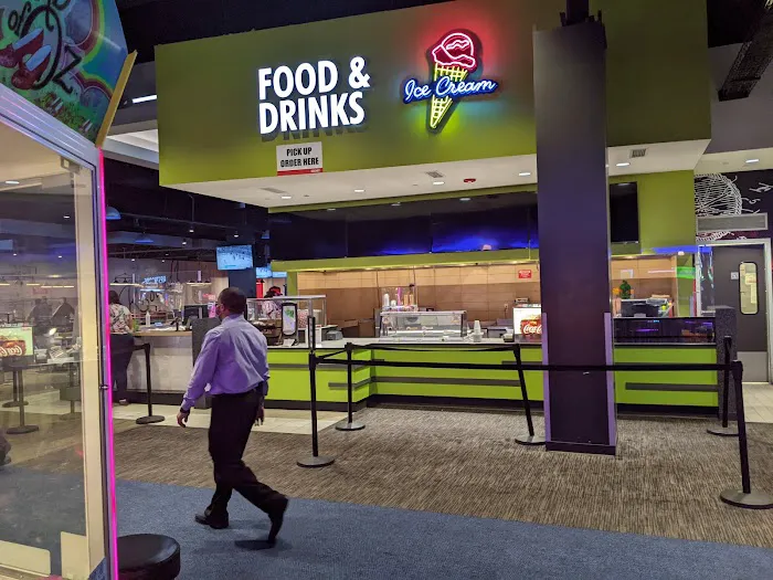 Round1 Bowling & Arcade Great Lakes Crossing Outlets 8