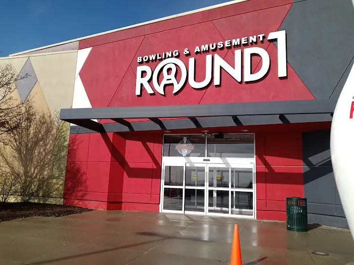 Round1 Bowling & Arcade Great Lakes Crossing Outlets 3
