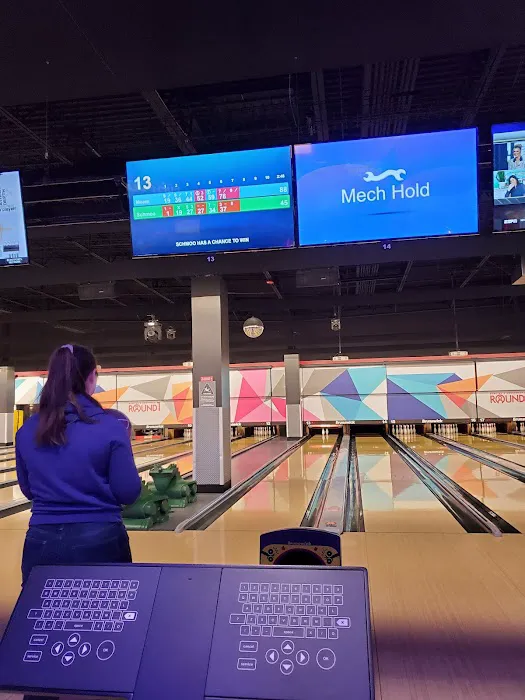Round1 Bowling & Arcade Great Lakes Crossing Outlets 4