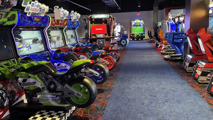 Round1 Bowling & Arcade Great Lakes Crossing Outlets 2