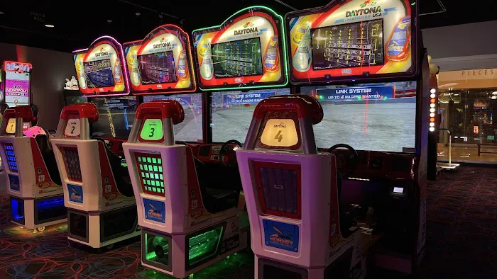 Round1 Bowling & Arcade Great Lakes Crossing Outlets 1