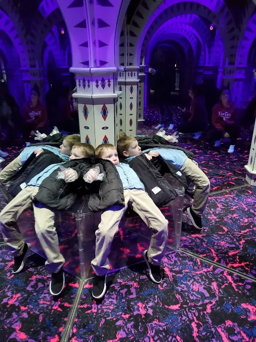 Ultimate Mirror Maze 4