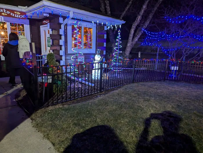 Nate & Mary Ida Doan Santa House 7