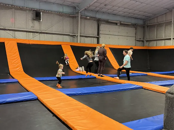 iJump Trampoline Park 0