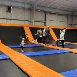 iJump Trampoline Park ico