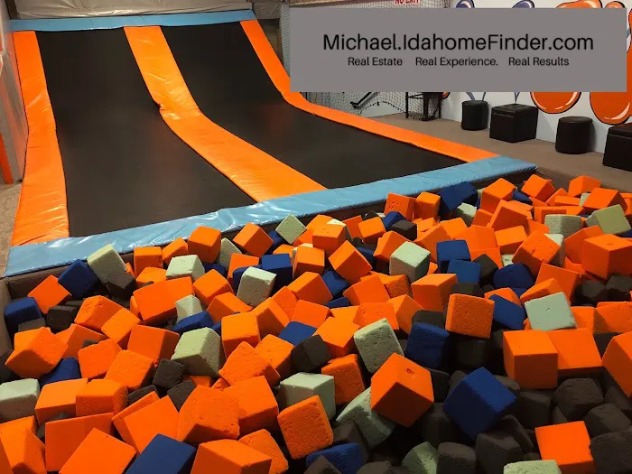 iJump Trampoline Park 6