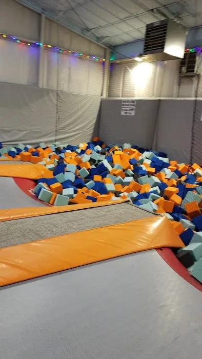 iJump Trampoline Park 7