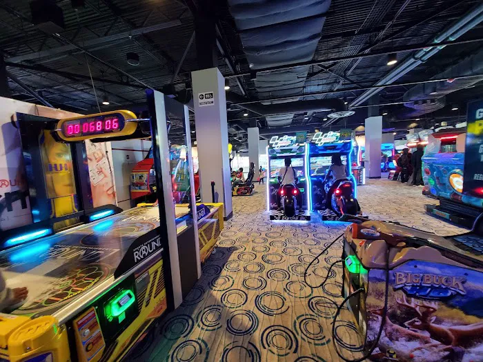 Round1 Bowling & Arcade Northridge Mall 5