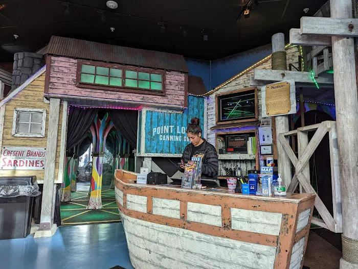 Monterey Mirror Maze and Laser Challenge 2