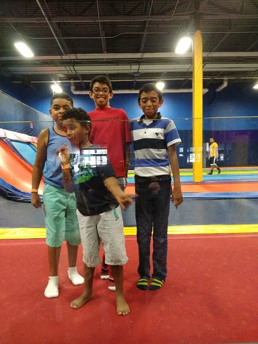 I-Guana Jump Bounce House 6