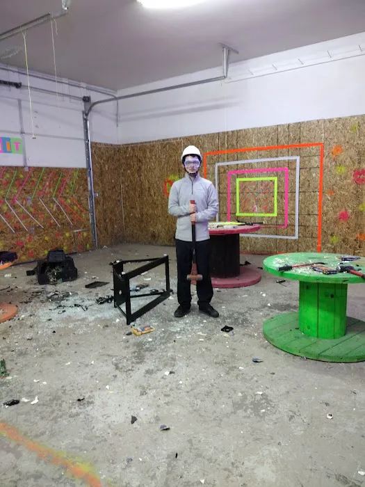 Smashit Break room 0