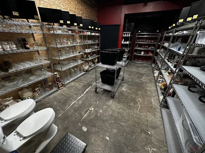 RED GIANT EXPERIENCES: Axe Throwing, Rage Rooms, Splatter Rooms & Escape Rooms 8