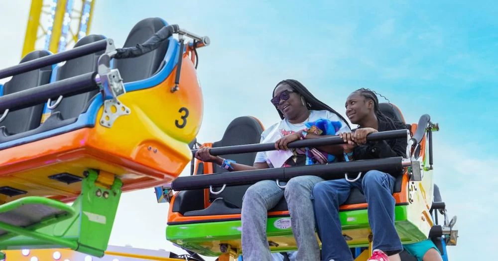 Exploring the Thrill of Rides That Simulate Space Travel in Amusement Parks