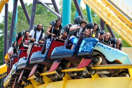 Safe and Enjoyable Rides Suitable for People with Heart Conditions at Amusement Parks