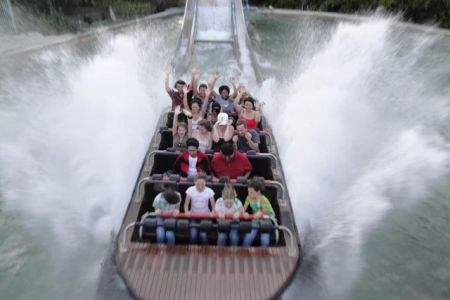 Rides with Water Splashes and Drops: The Ultimate Thrill at Amusement Parks