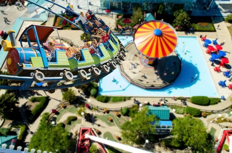 Which Amusement Park Ride Utilizes Periodic Motion? Exploring the Science Behind the Fun